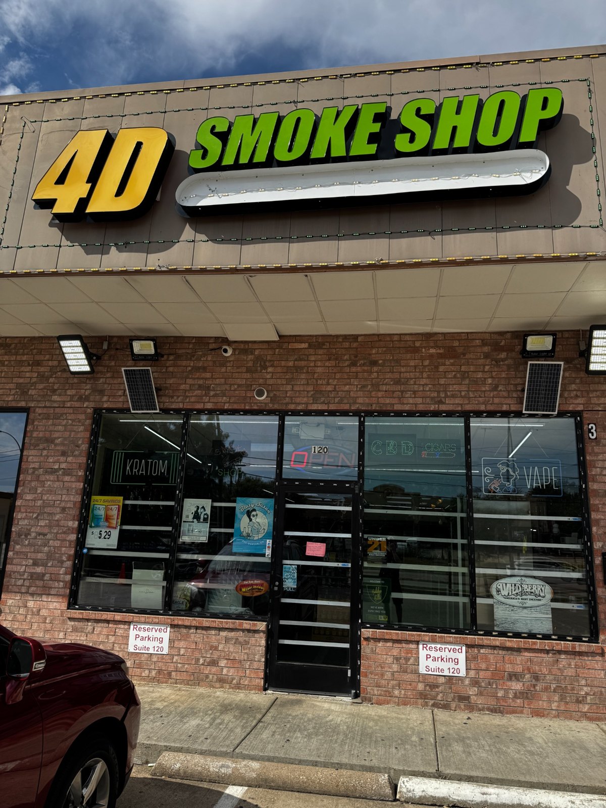 4D Smoke and Vape storefront on South Collins Street